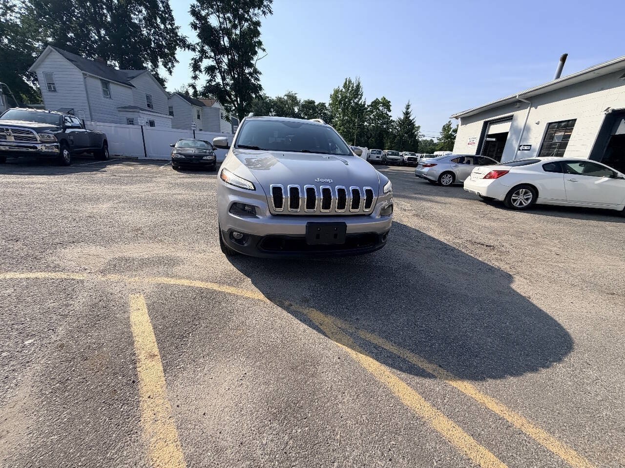 Used 2016 Jeep Cherokee Latitude AWD/4WD image 17