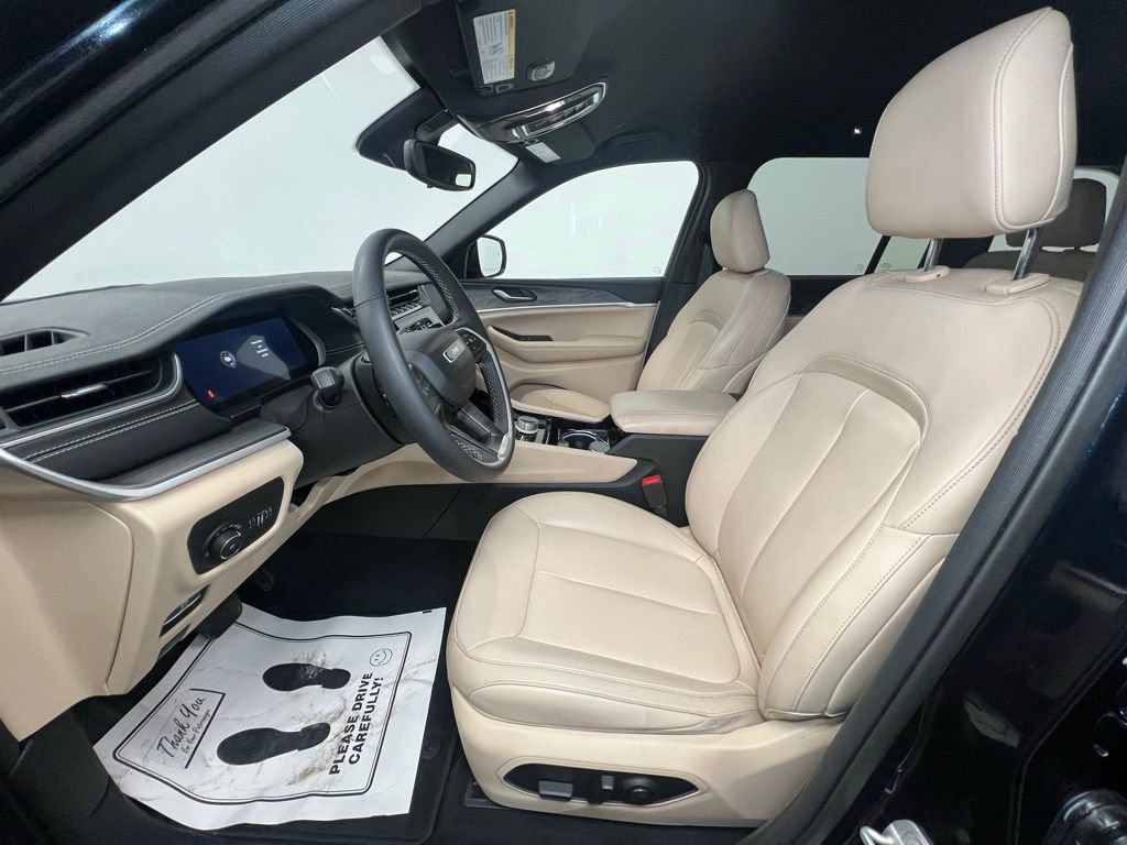 Used 2023 Jeep Grand Cherokee Limited w/ Trailer Tow Prep Group (B) image 4