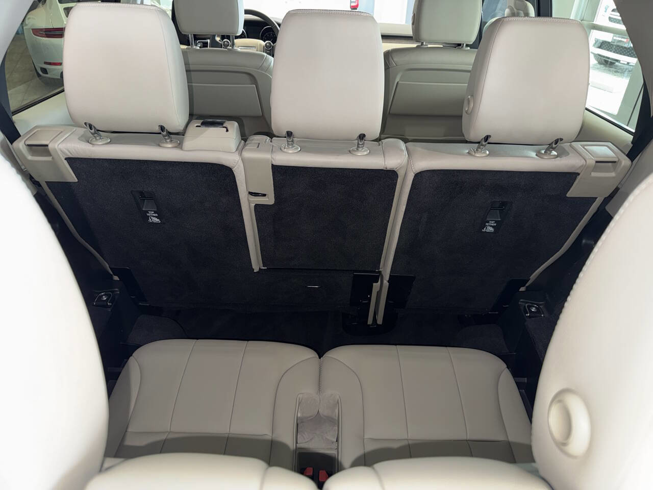 Used 2017 Land Rover Discovery HSE image 26