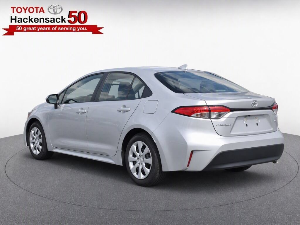 Used 2025 Toyota Corolla LE FWD image 3