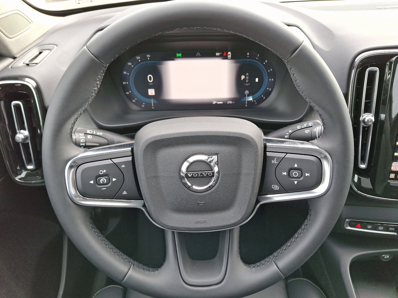 Used 2025 Volvo XC40 B5 Ultra w/ Climate Package image 16