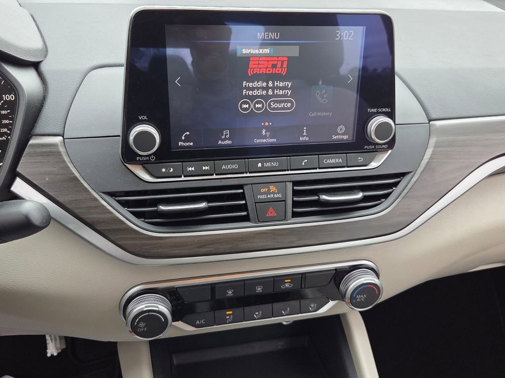 Used 2025 Nissan Altima 2.5 SV image 17