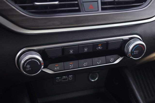 Used 2024 Nissan Altima 2.5 SV FWD image 16