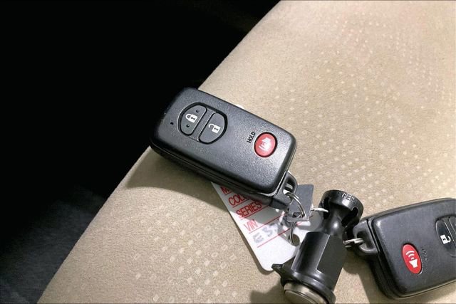 Used 2014 Toyota Prius V Two image 11