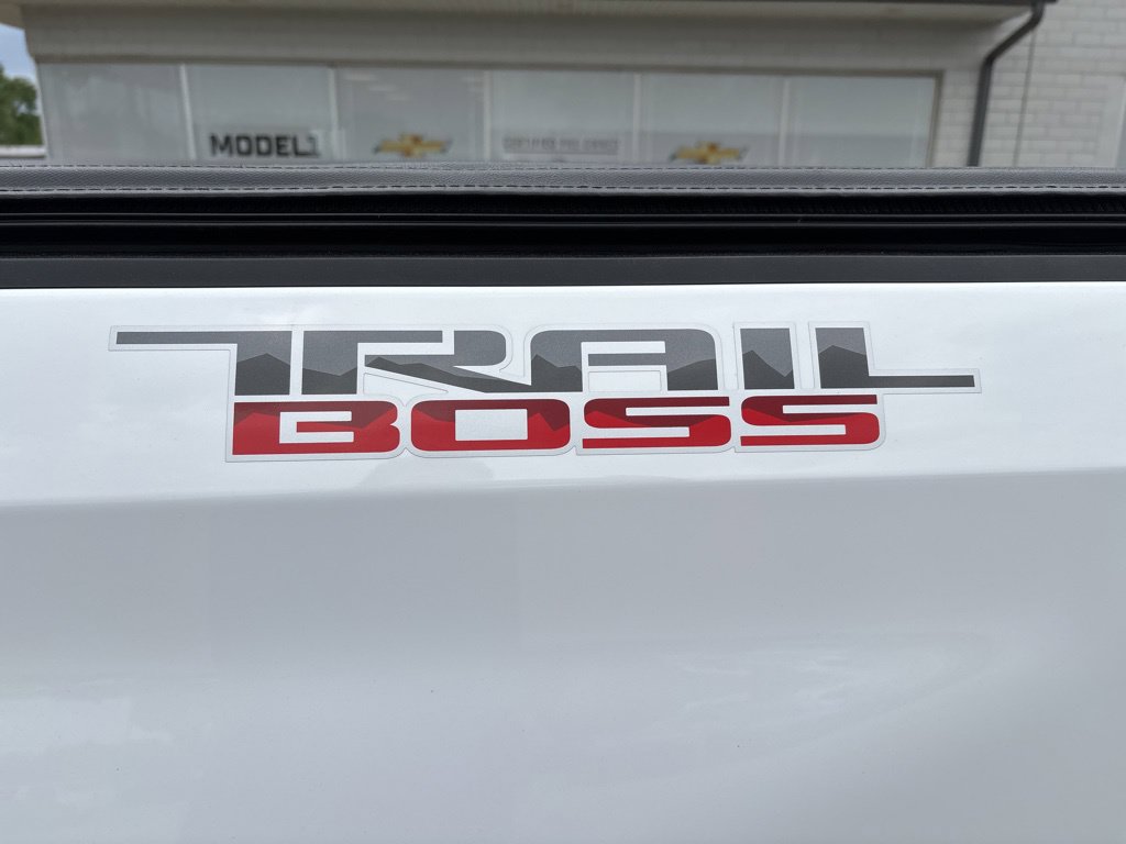 Used 2021 Chevrolet Silverado 1500 LT Trail Boss w/ Convenience Package II AWD/4WD image 9