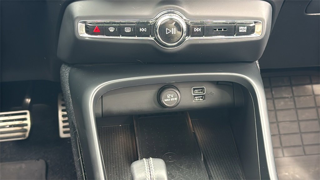 Used 2020 Volvo XC40 T5 R-Design w/ Protection Package Premier image 13