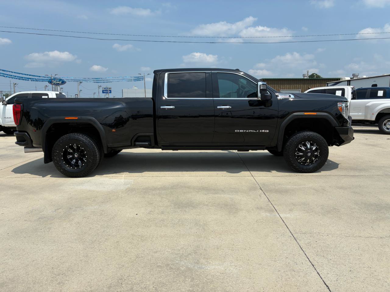 Used 2021 GMC Sierra 3500 Denali w/ Denali Ultimate Package AWD/4WD image 4