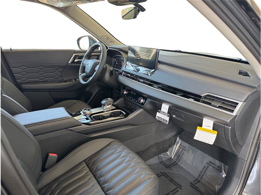 New 2026 Mitsubishi Outlander SEL FWD image 14