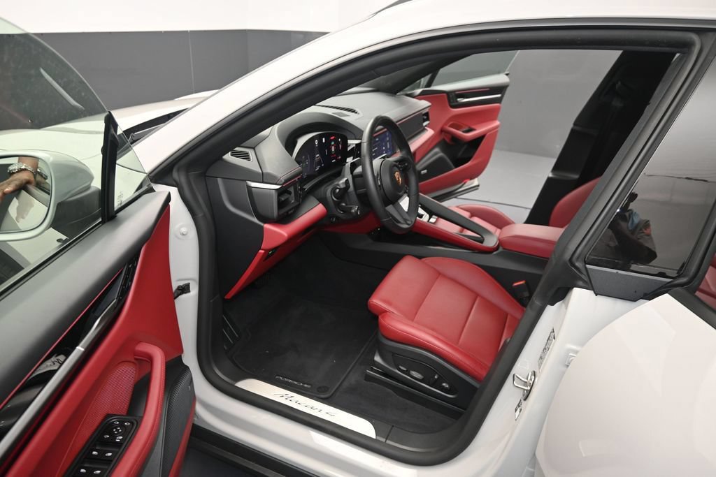 Used 2026 Porsche Macan 4 Electric AWD/4WD image 13