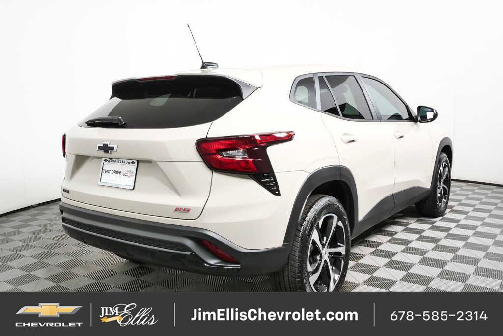 New 2026 Chevrolet Trax RS w/ Sunroof Package FWD image 3