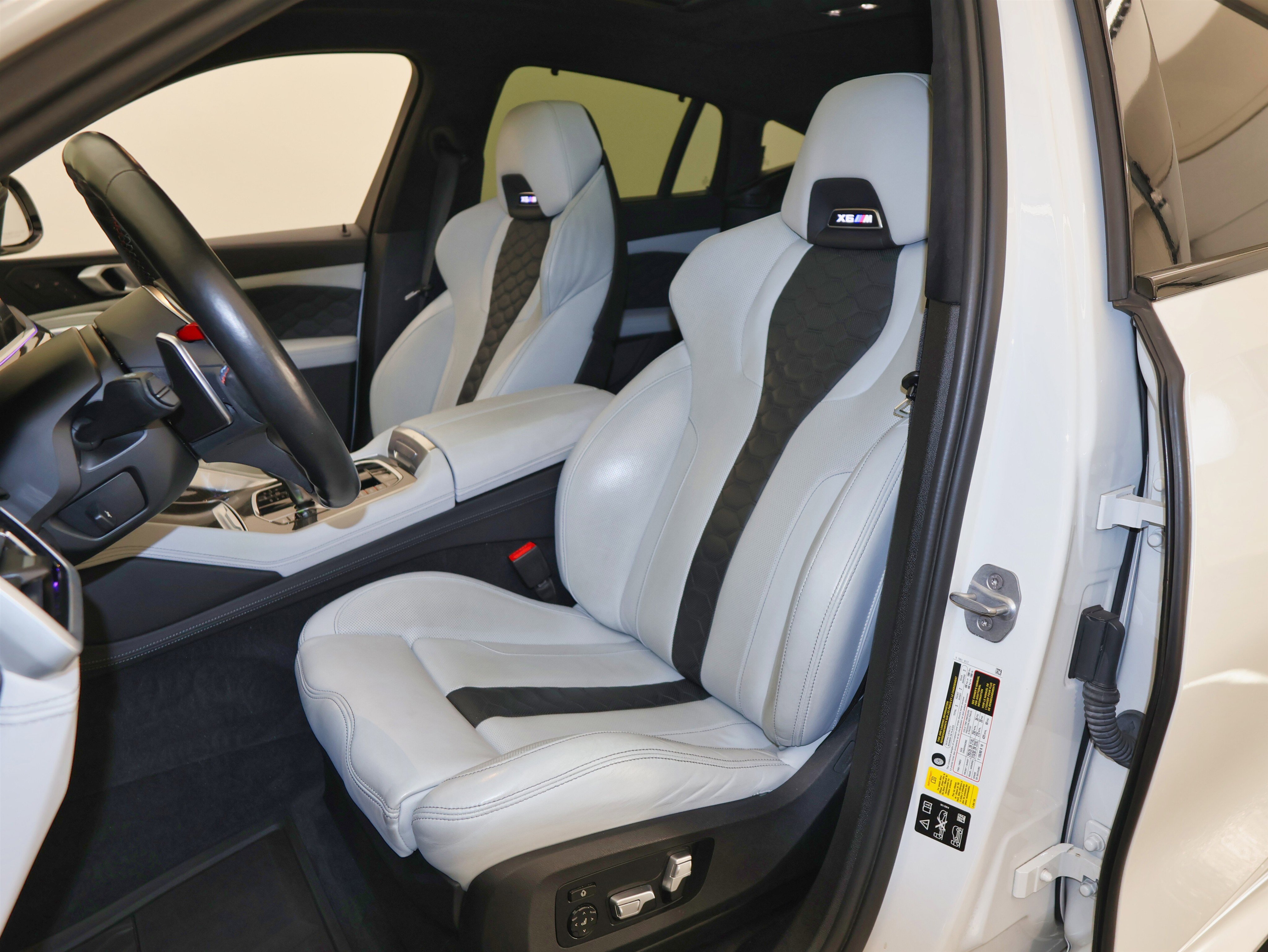 Used 2021 BMW X6 M w/ Executive Package image 19