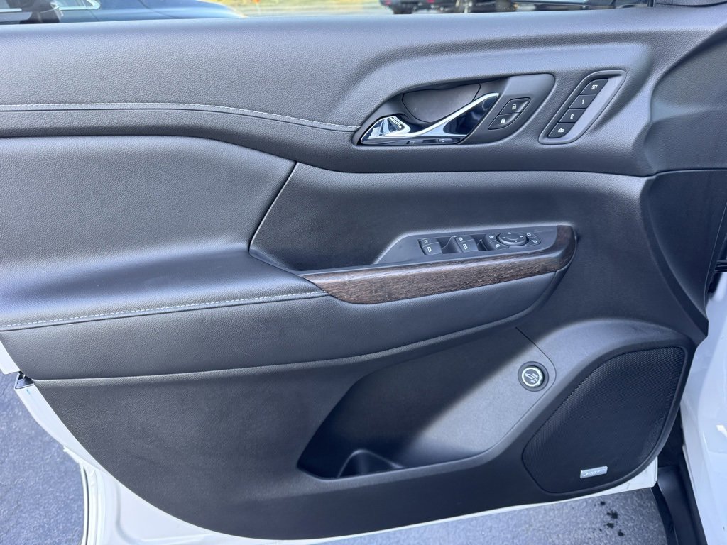 Used 2022 GMC Acadia Denali w/ Denali Technology Package image 22