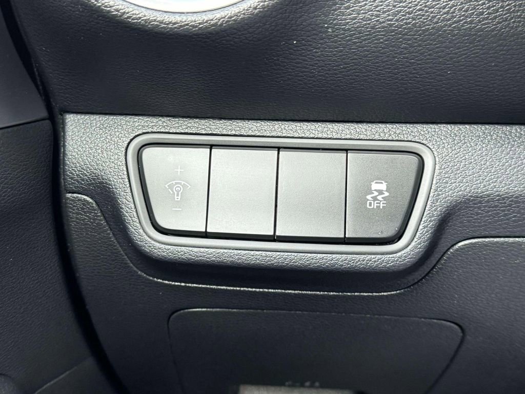 Used 2022 Kia Forte LXS image 18