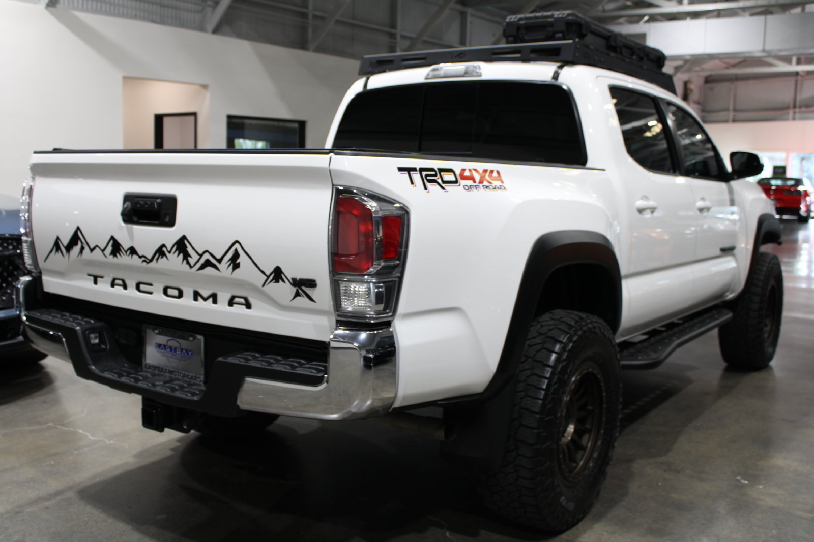 Used 2022 Toyota Tacoma TRD Off-Road AWD/4WD image 17