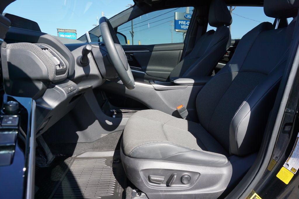 Used 2024 Toyota bZ4X FWD image 18