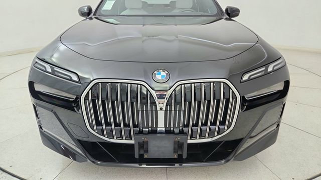 Used 2023 BMW 740i w/ Parking Assistance Package image 8