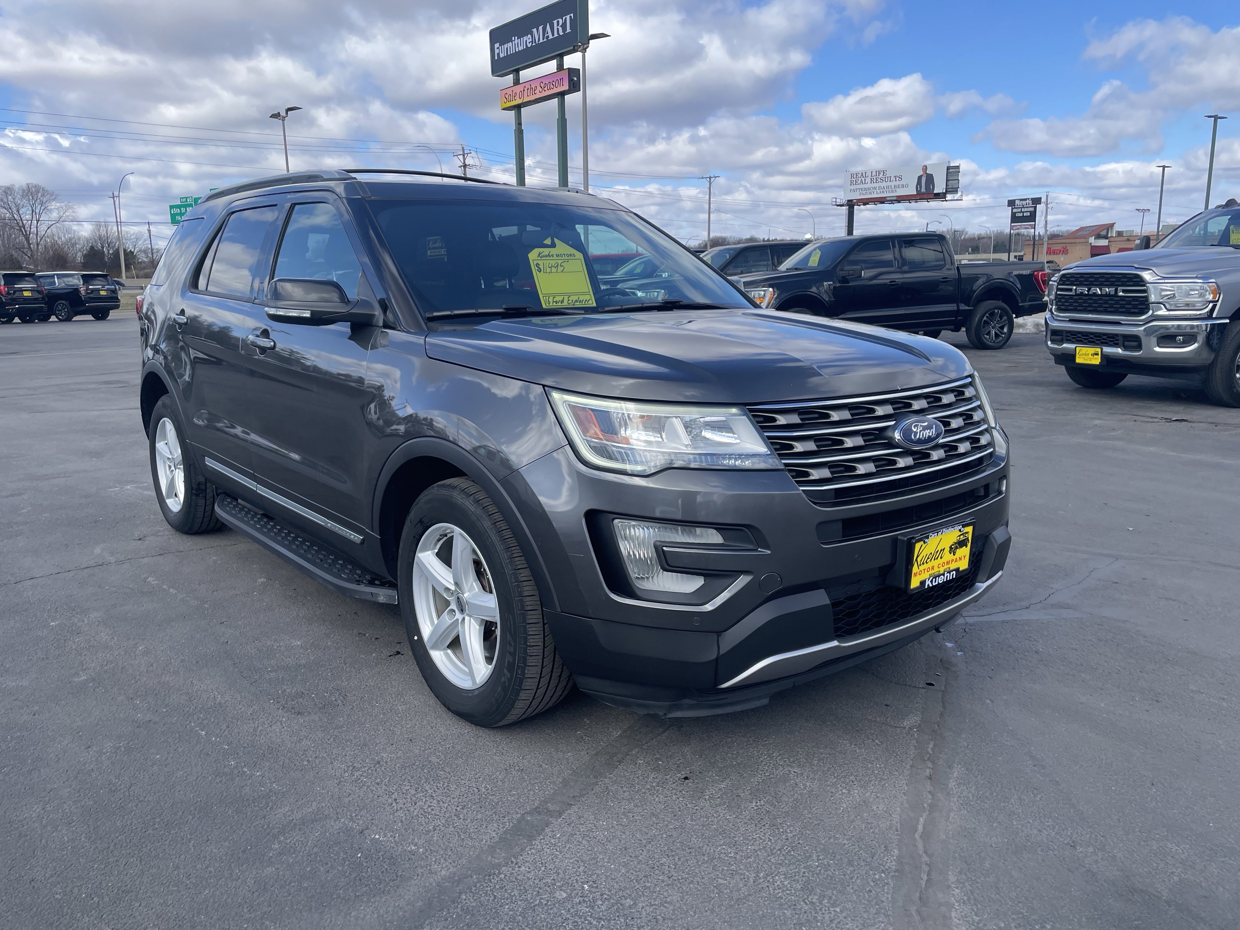 Used 2016 Ford Explorer XLT w/ Equipment Group 202A image 2