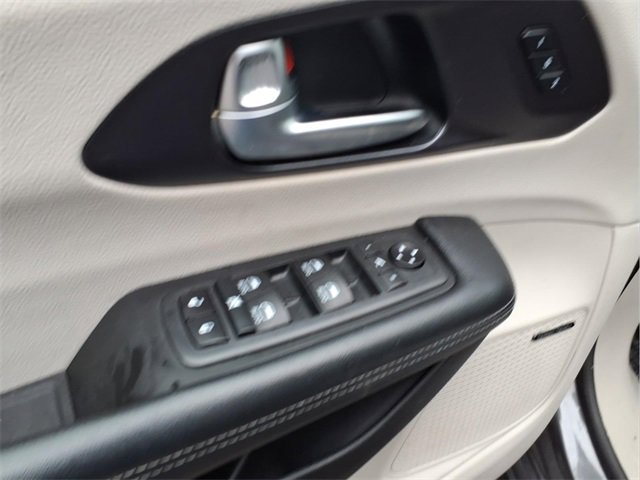 Used 2020 Chrysler Pacifica Limited w/ Advanced Safetytec Group image 13