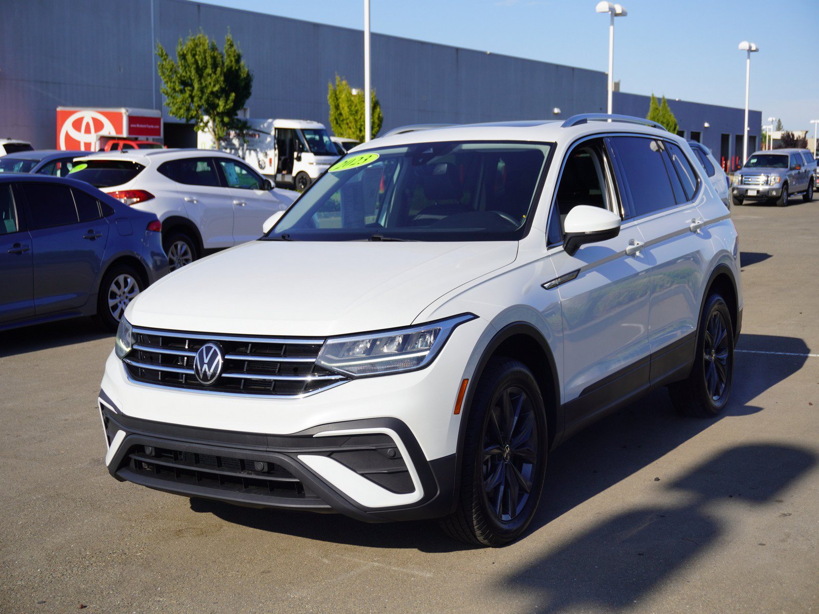 Used 2023 Volkswagen Tiguan SE AWD/4WD image 7