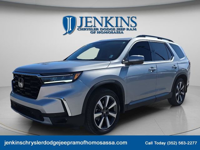 Used 2025 Honda Pilot Touring image 1