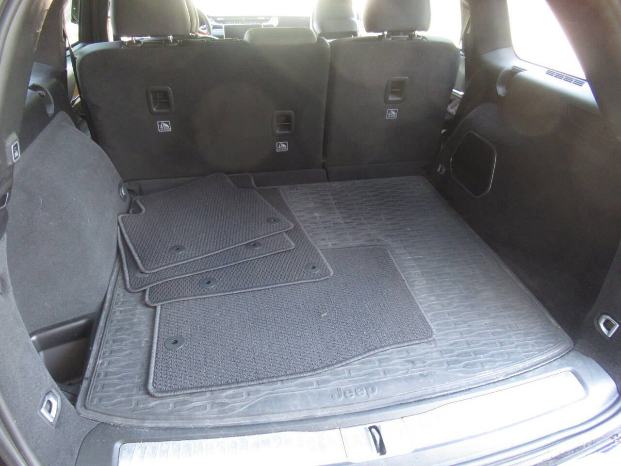 Used 2023 Jeep Grand Cherokee Summit AWD/4WD image 17