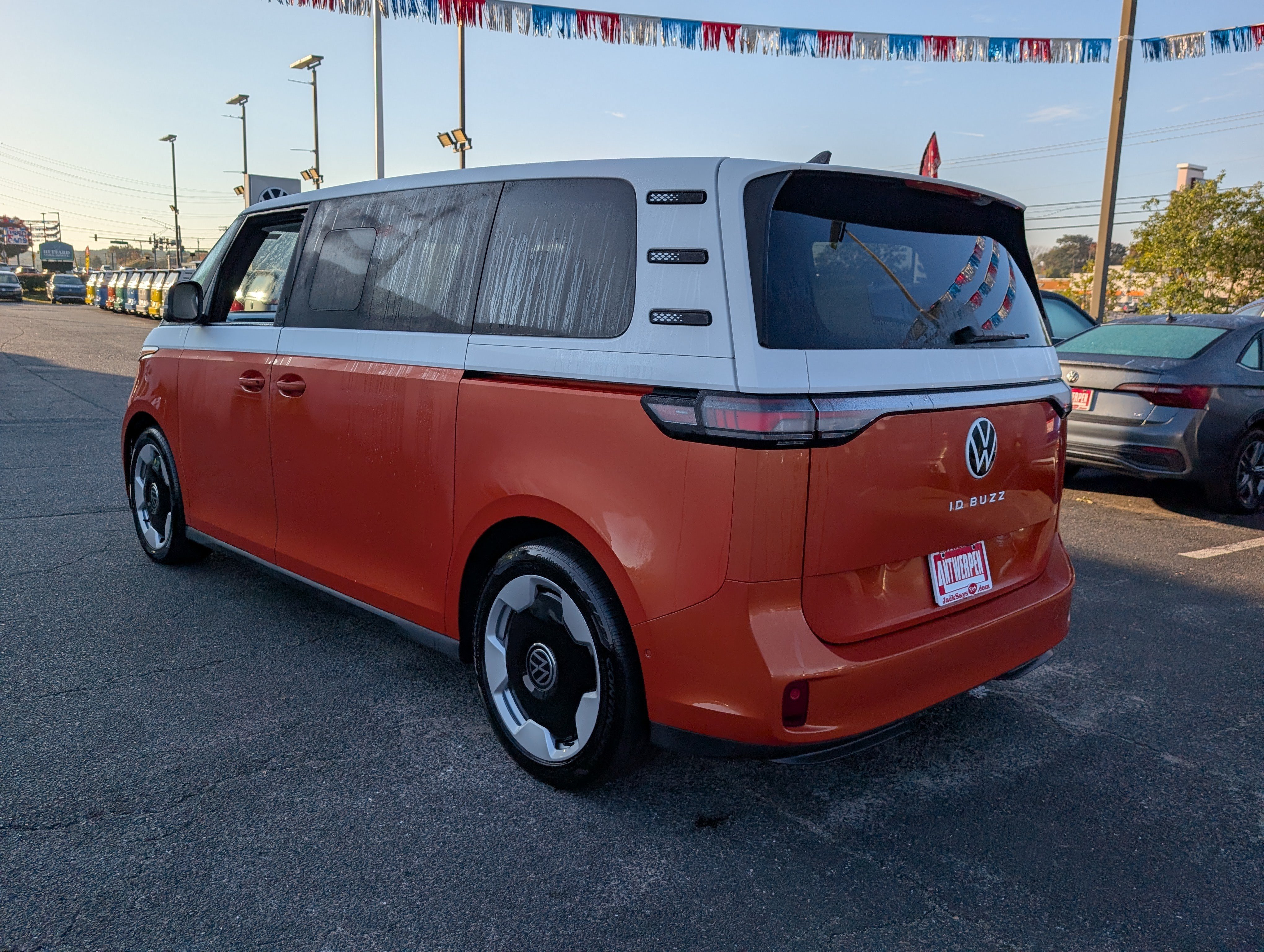 Used 2025 Volkswagen ID. Buzz Pro S Plus RWD image 5