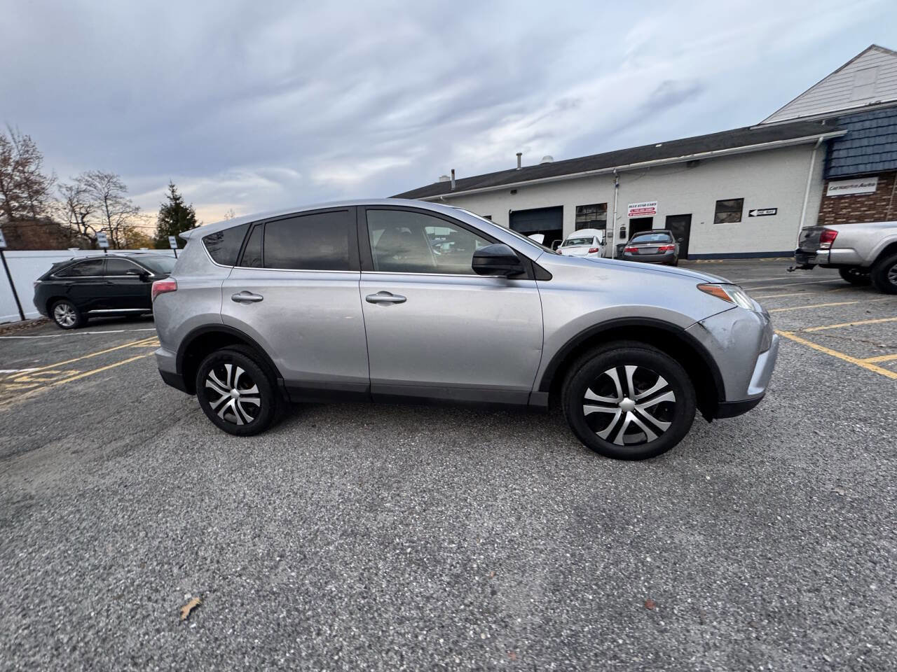 Used 2018 Toyota RAV4 LE w/ All Weather Liner Package image 7