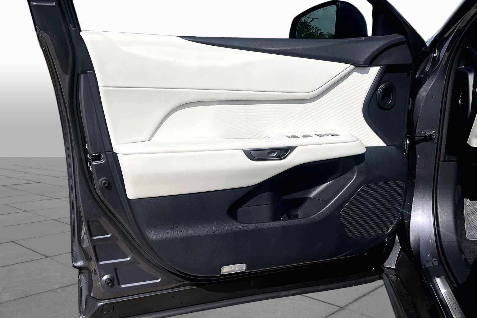 New 2026 Lexus ES 350e FWD image 10