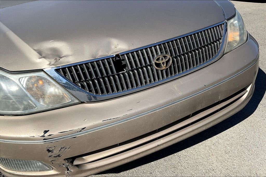 Used 2000 Toyota Avalon XL image 32