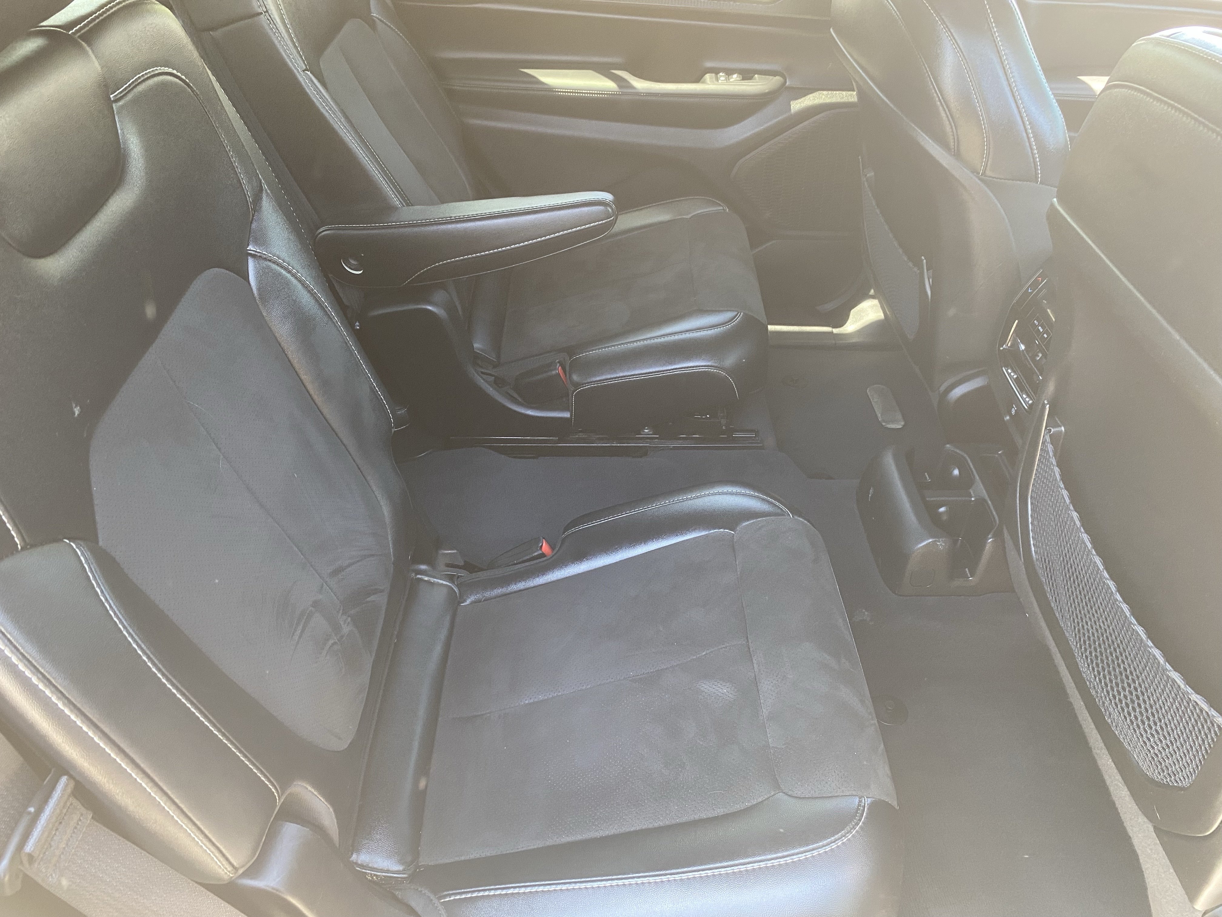 Used 2023 Jeep Grand Cherokee L Laredo AWD/4WD image 13
