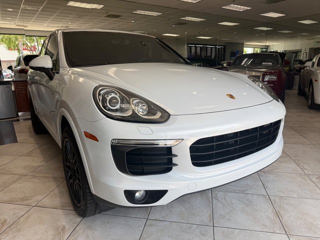 Used 2017 Porsche Cayenne AWD/4WD image 2
