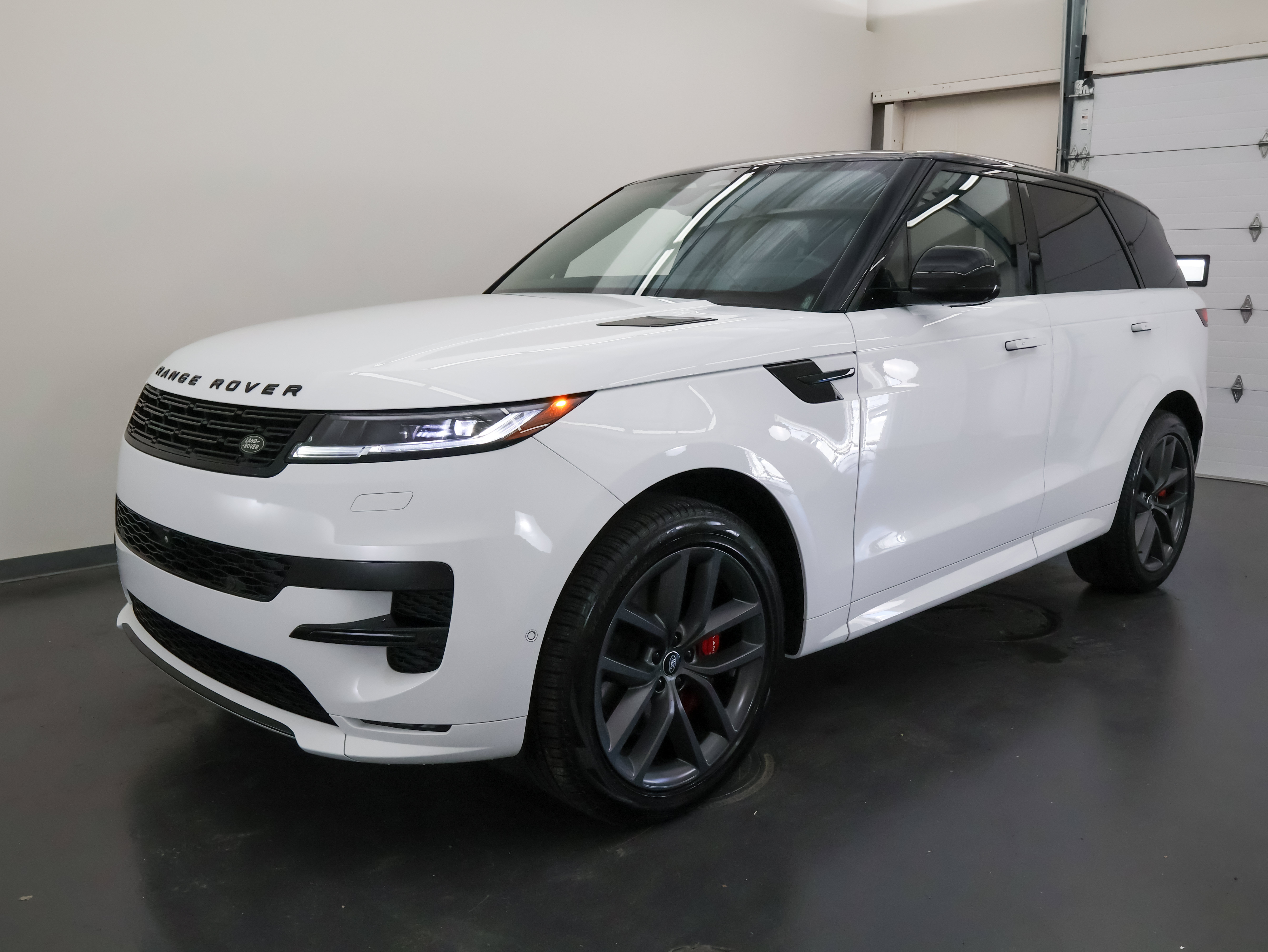 Used 2024 Land Rover Range Rover Sport Dynamic SE AWD/4WD image 7