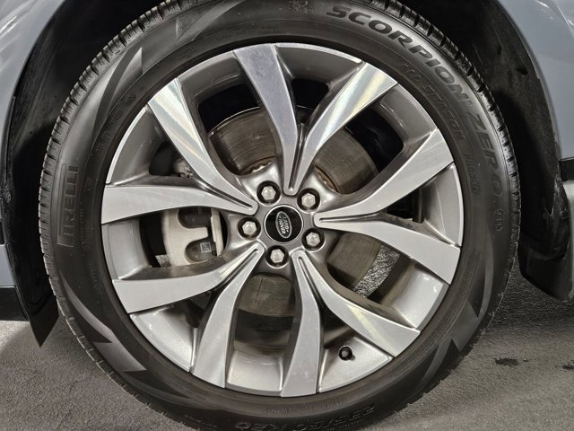 Used 2023 Land Rover Range Rover Evoque R-Dynamic SE image 24