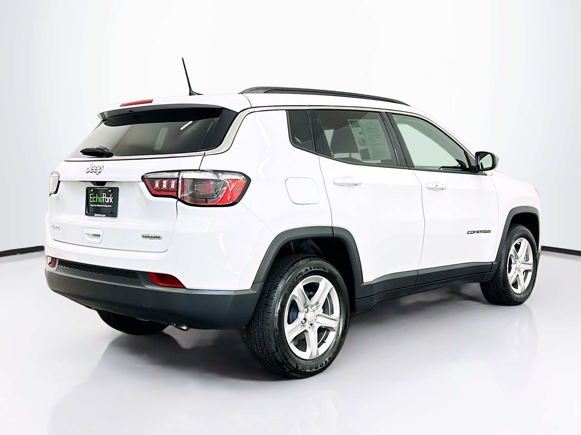 Used 2024 Jeep Compass Latitude w/ Convenience Group image 9