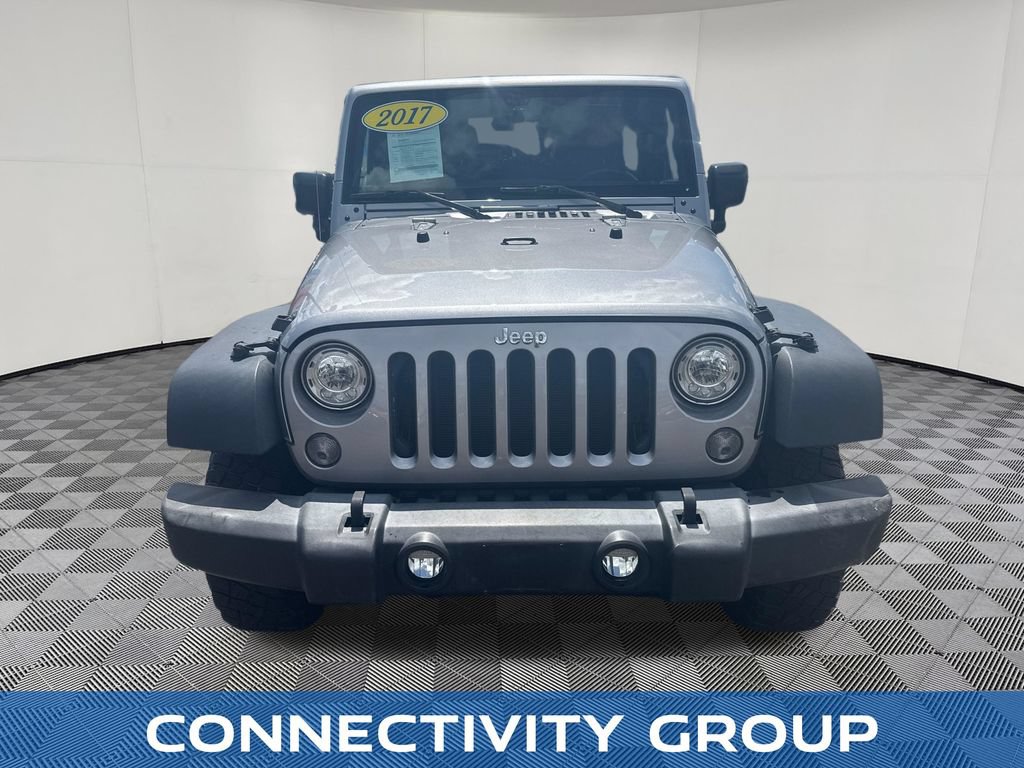 Used 2017 Jeep Wrangler Unlimited Rubicon w/ Connectivity Group AWD/4WD image 8