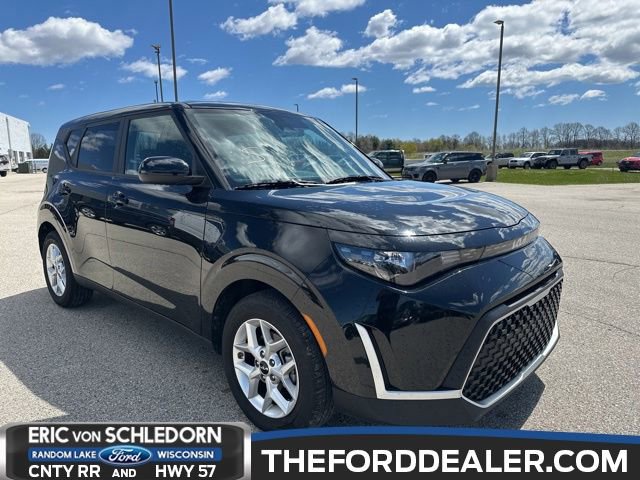 Used 2025 Kia Soul LX w/ LX Technology Package FWD image 1