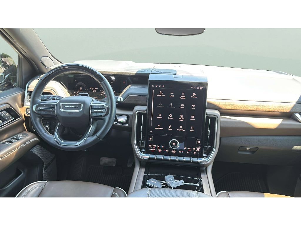 Used 2025 GMC Yukon Denali Ultimate AWD/4WD image 16