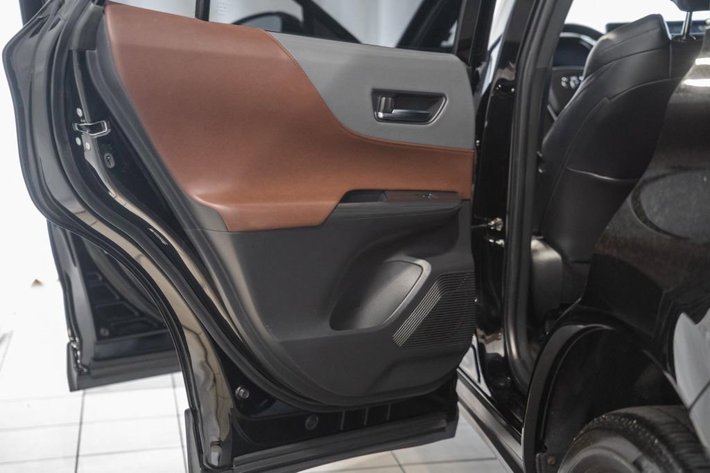 Used 2021 Toyota Venza XLE w/ Softex Package image 39