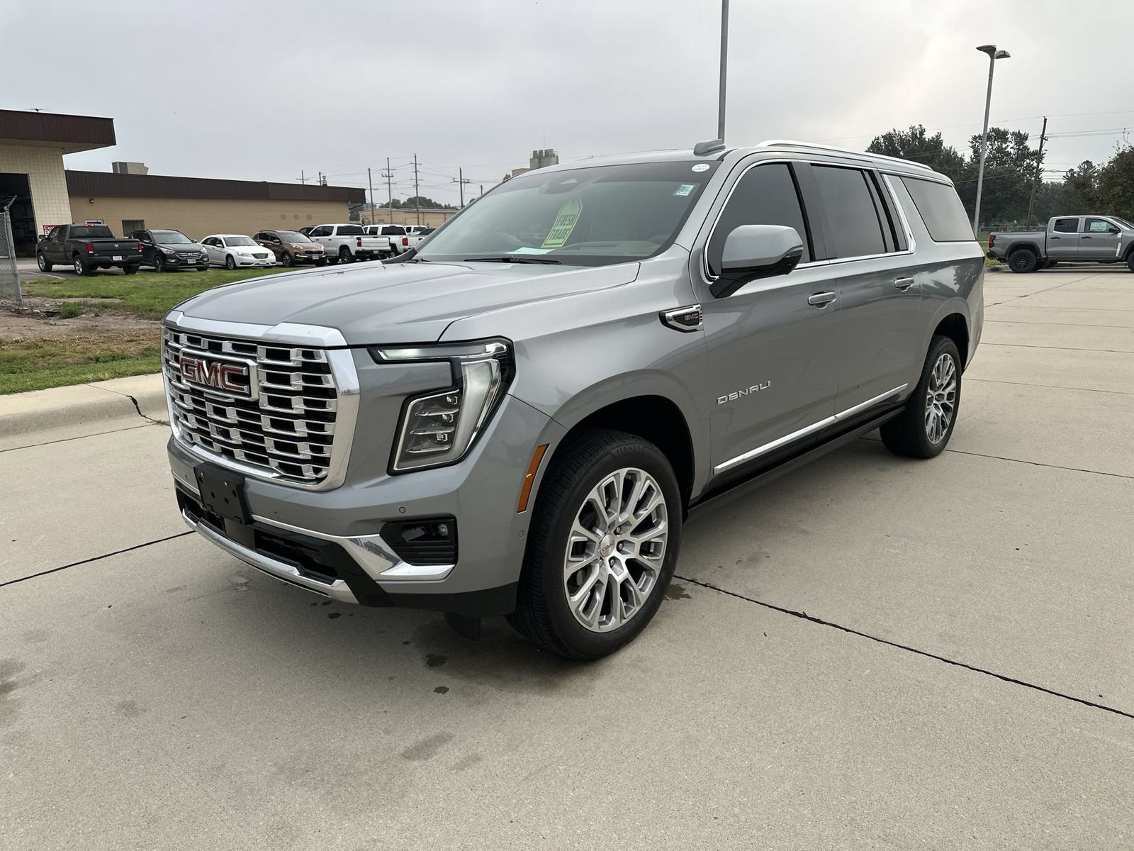 Certified 2025 GMC Yukon XL Denali w/ Denali Reserve Package AWD/4WD image 10