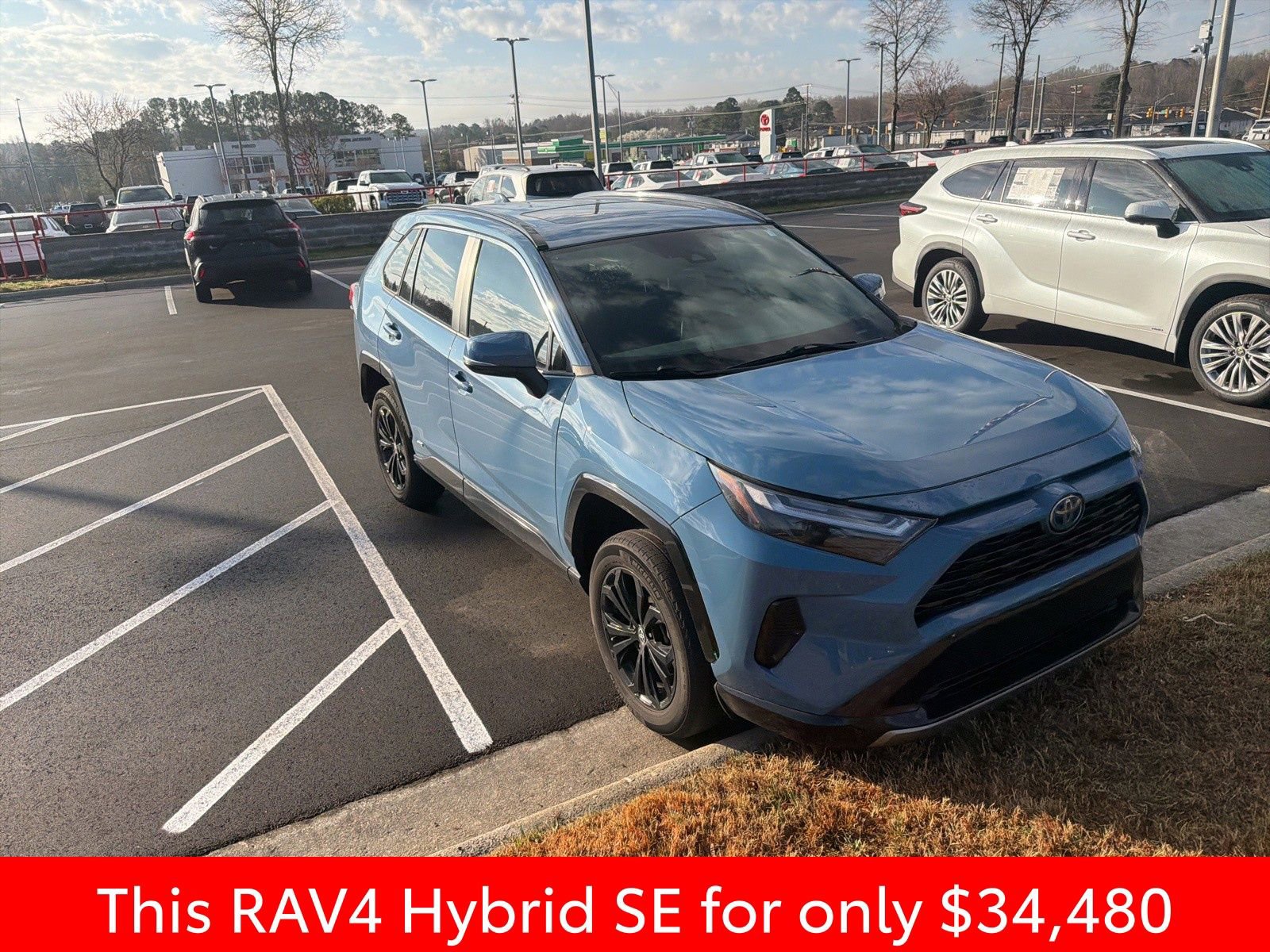 Used 2023 Toyota RAV4 SE w/ Convenience Package AWD/4WD image 3