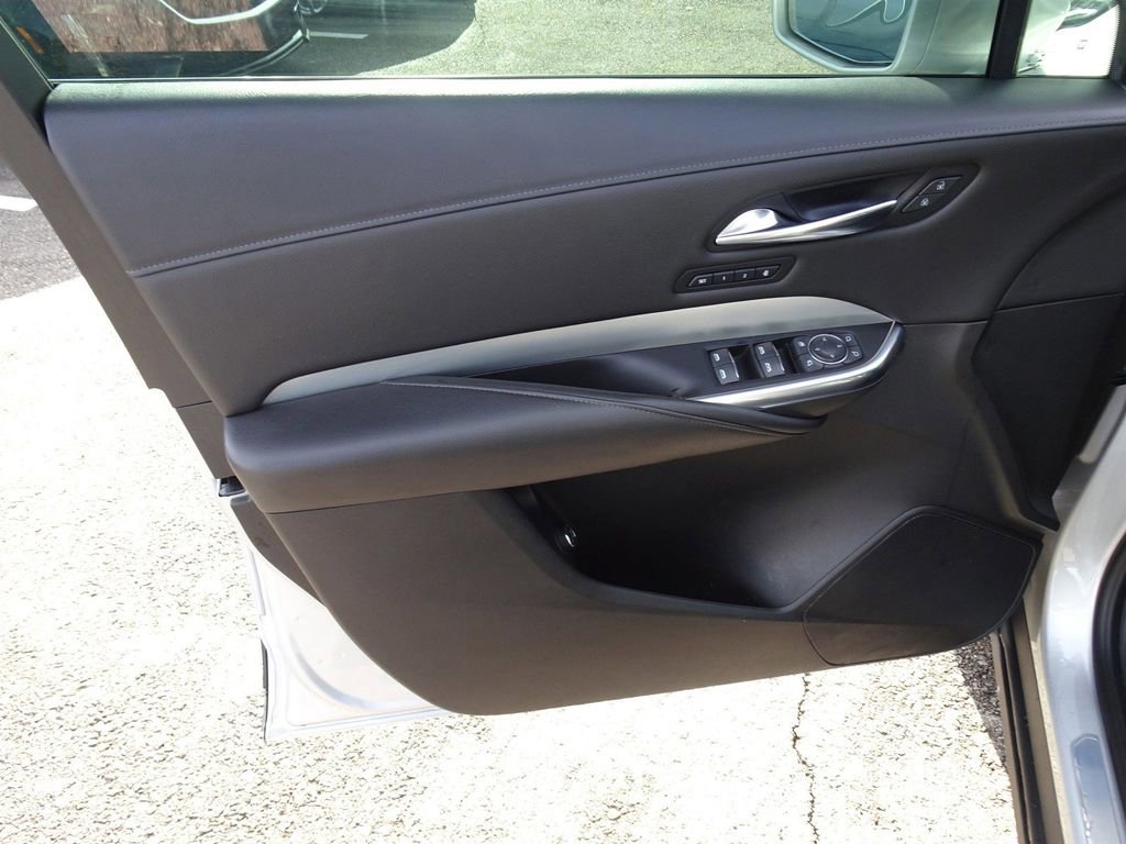 Used 2020 Cadillac XT4 Premium Luxury w/ Cold Weather Package image 12