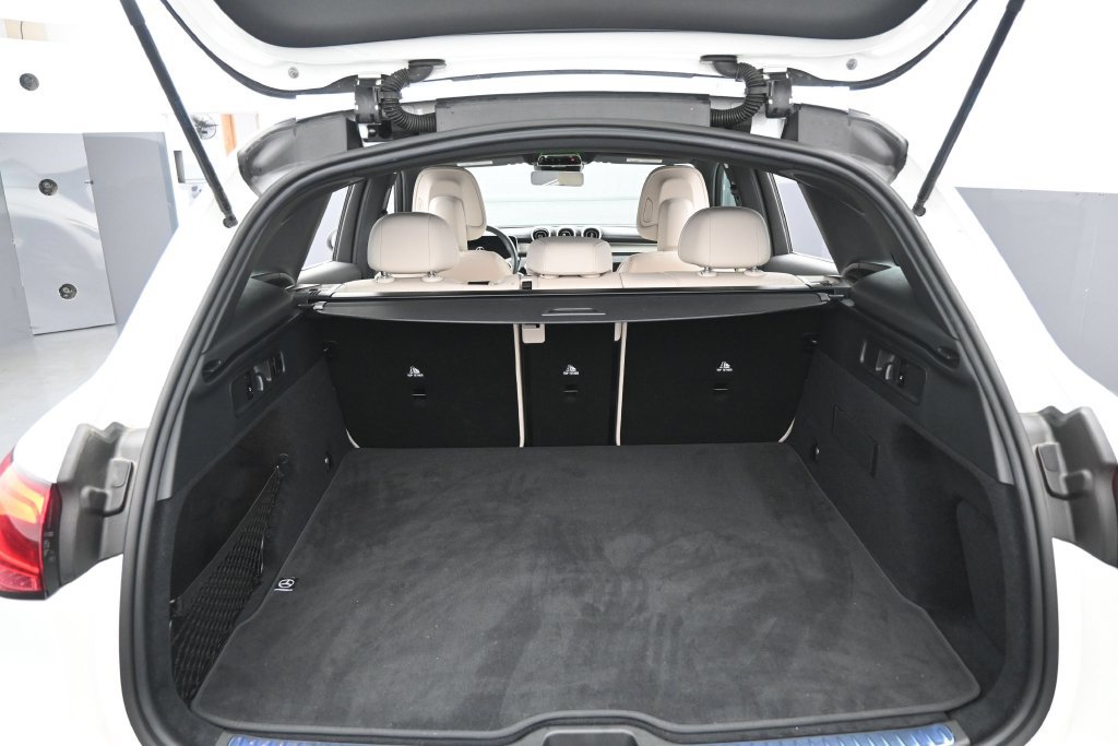 Used 2025 Mercedes-Benz GLC 300 4MATIC image 28