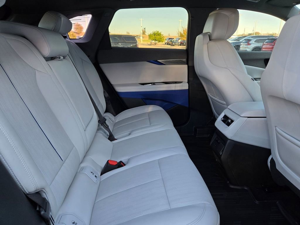 New 2026 Cadillac Optiq Sport 2 w/ LPO, Floor Liner Package image 30
