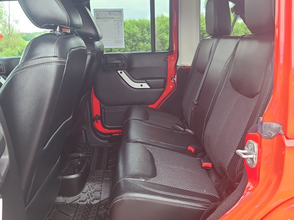 Used 2015 Jeep Wrangler Unlimited Sahara AWD/4WD image 31