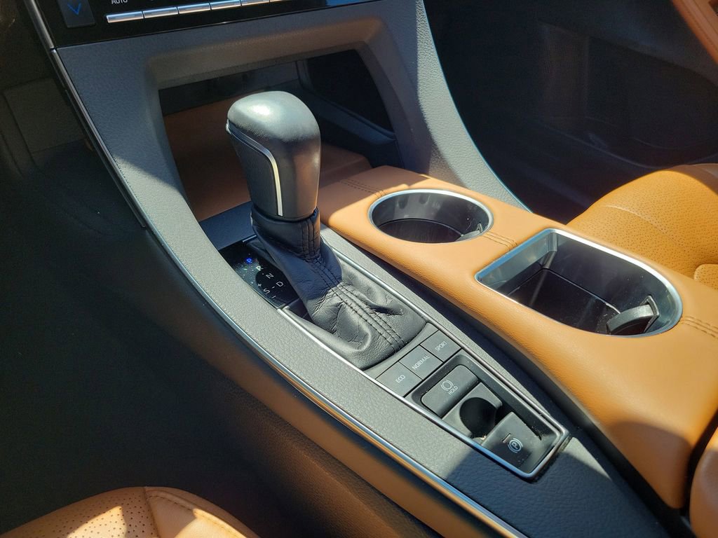 Used 2020 Toyota Avalon Limited image 33