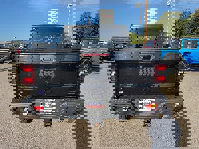 Used 2021 Jeep Gladiator Sport image 5