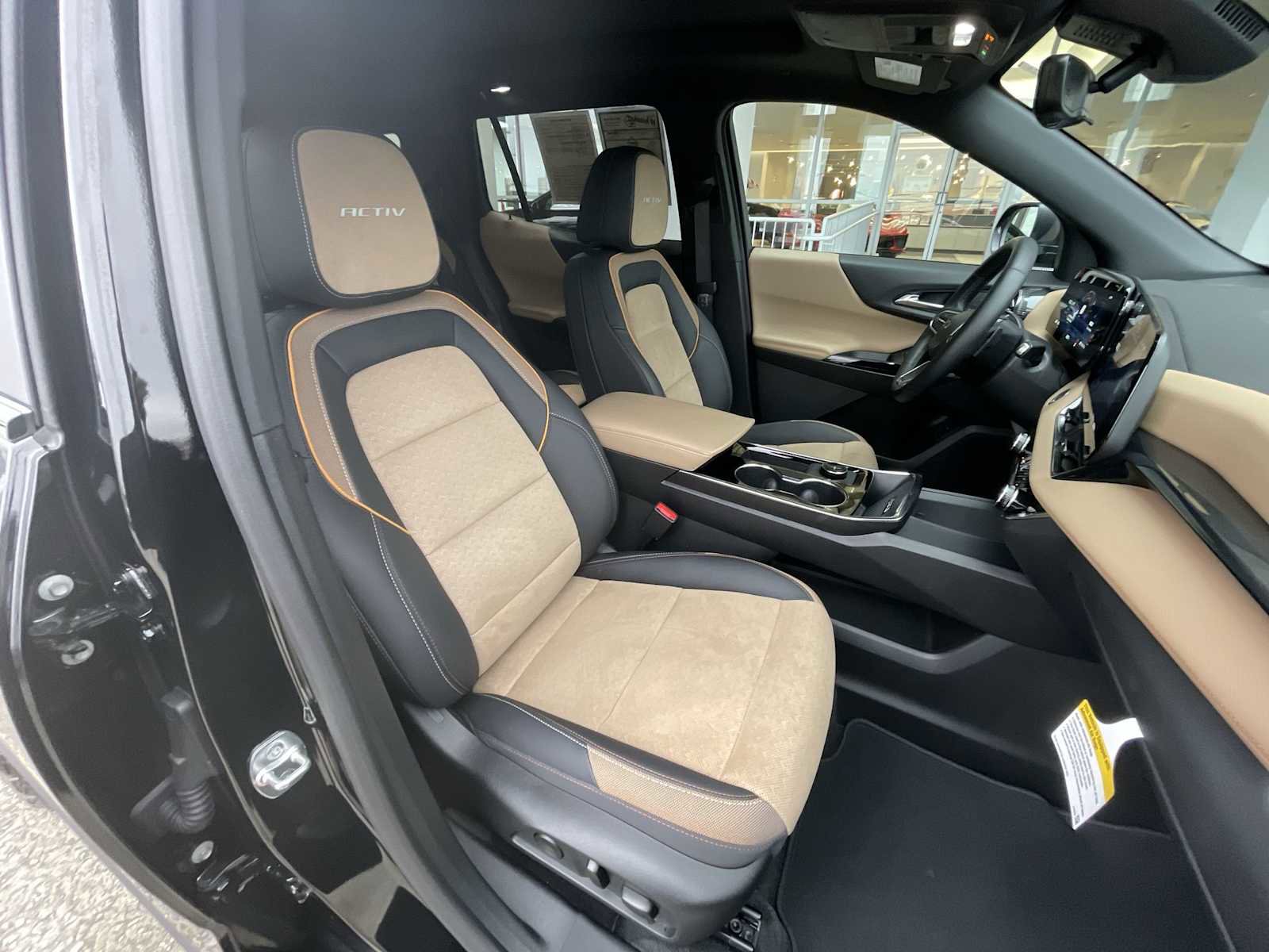 Used 2025 Chevrolet Equinox ACTIV w/ Safety and Technology Package image 28