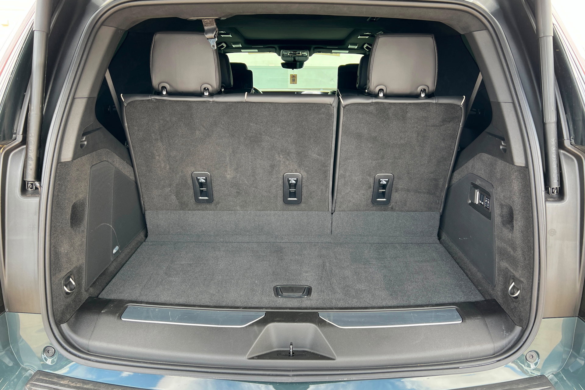 Certified 2025 Cadillac Escalade V w/ LPO, ONYX Package AWD/4WD image 24