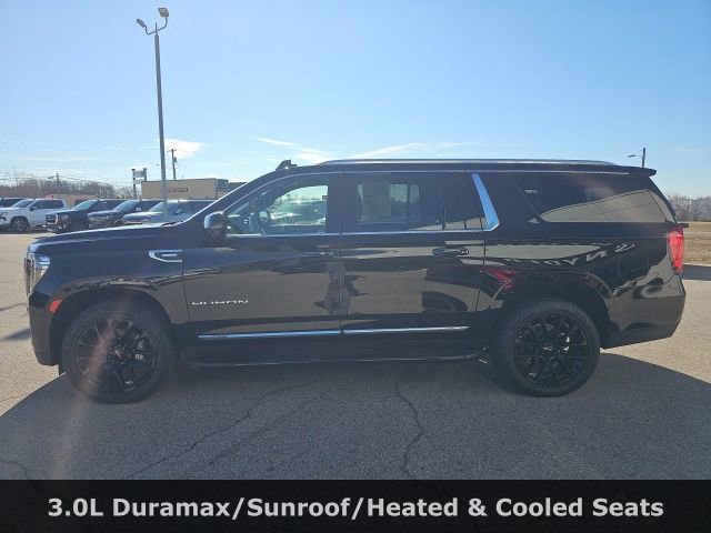Used 2023 GMC Yukon XL SLT w/ SLT Premium Package image 5
