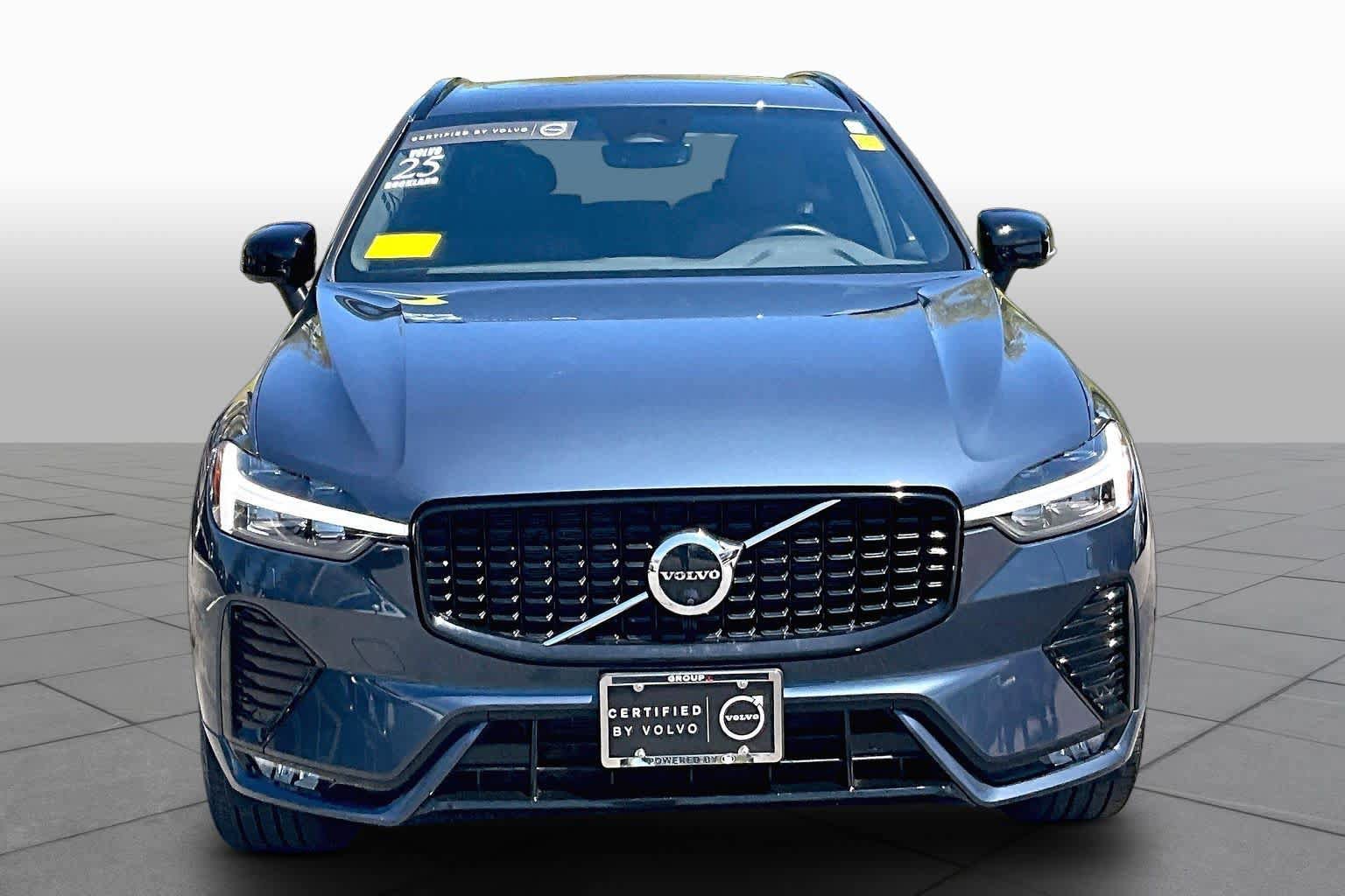 Used 2025 Volvo XC60 B5 Plus AWD/4WD image 4